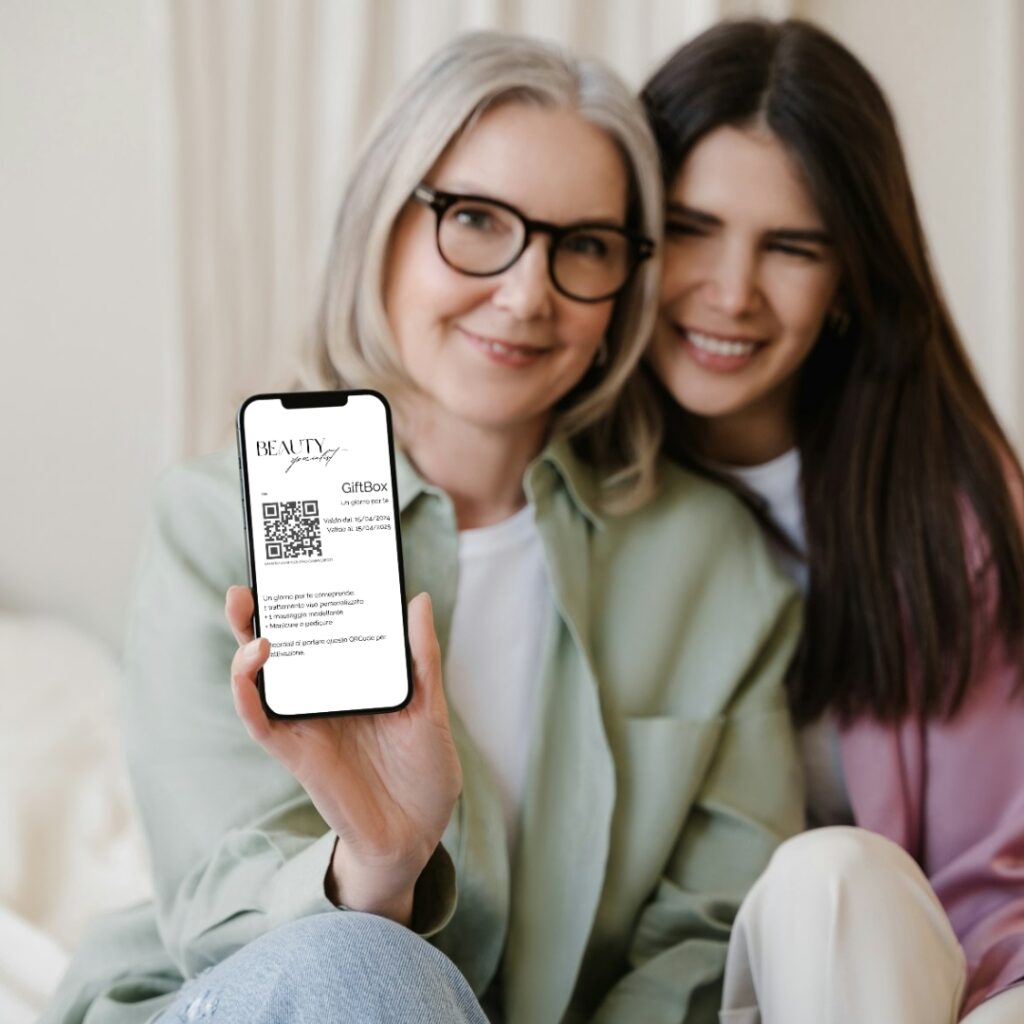 Due donne con il beautycheck, la nuova app per professionisti per la gestione del tempo