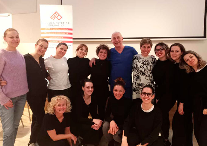 l'ultimo gruppo che ha partecipato al corso di Chakra Balancing Massage di SCUOLA SEO