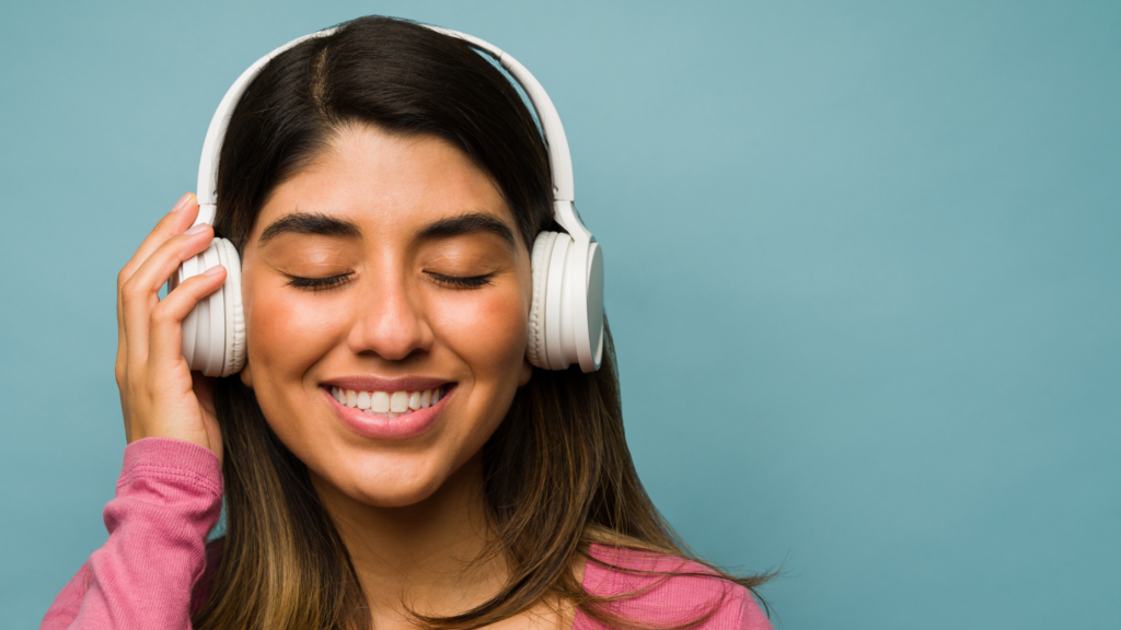 una ragazza che ascolta musica: rappresenta la tecnologia bioarmon pro, che trova la tua frequenza personale per arrivare al benessere