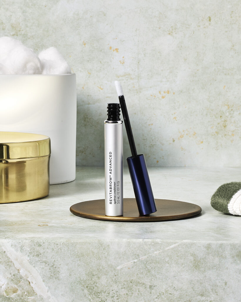 in foto revitabrow advanced di Revitalash, il siero per sopracciglia più efficace sul mercato estetico professionale