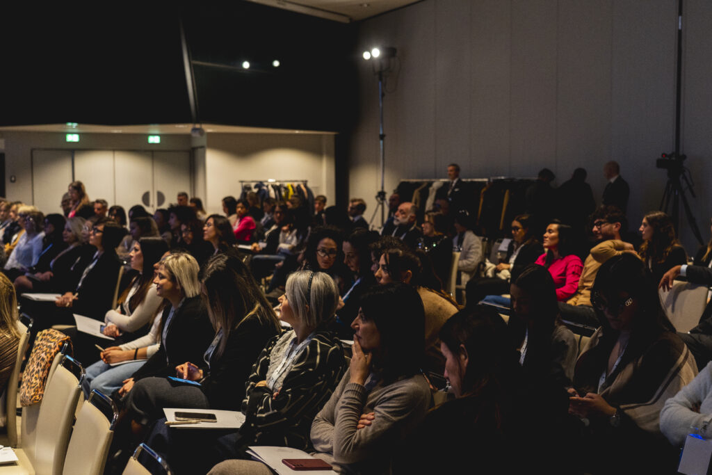 in foto il pubblico presente all'edizione precedente della masterclass di atar 22. evento che si ripropone con il titolo Corpo, mente e benessere