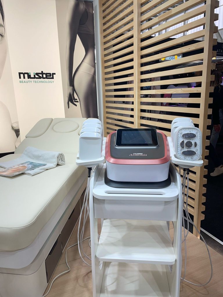in foto una delle nuove tecnologie presentate al cosmoprof 2025: armonia di Muster.