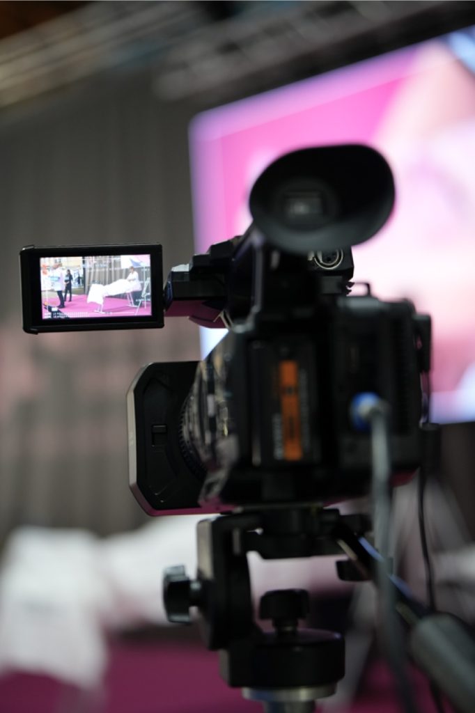 in foto, una videocamera che riprende uno degli eventi di IBL 2025