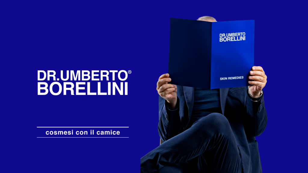 in foto umberto borellini con il logo della sua nuova linea