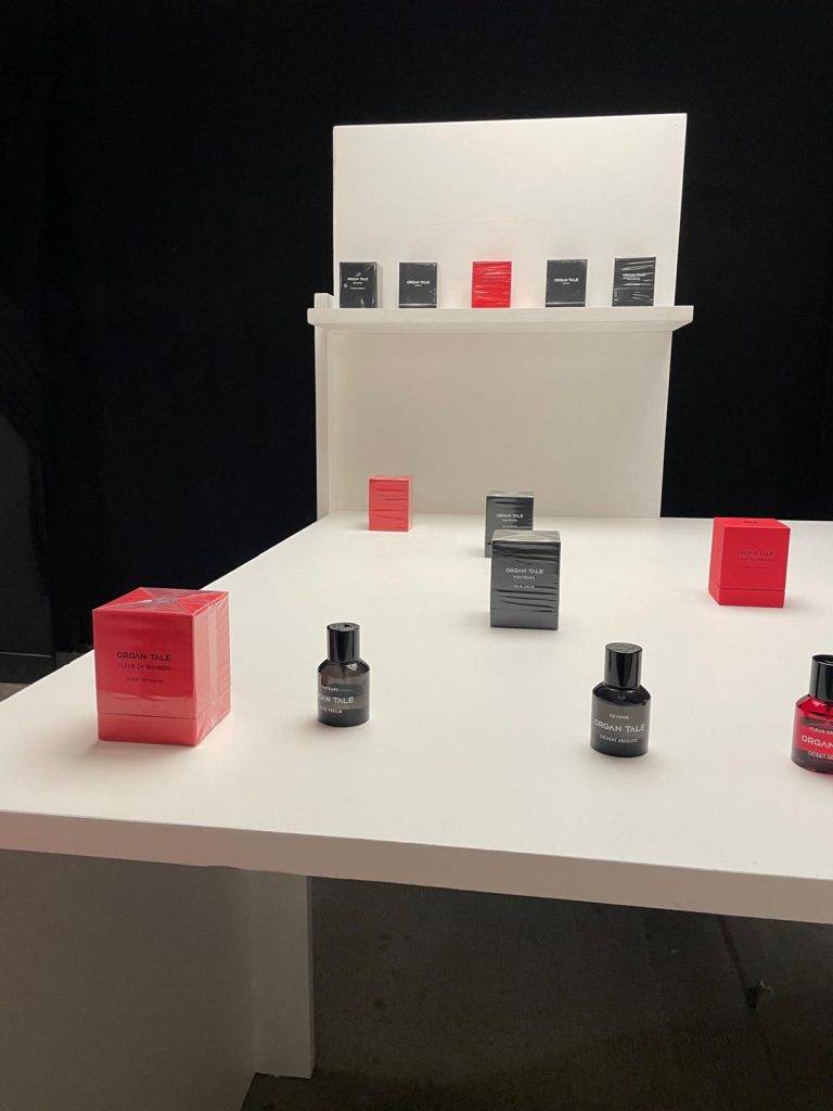 in foto lo stand di pitti fragranze di organ tale.