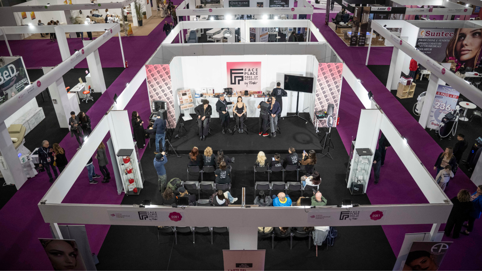 in foto, l'ambiente di Roma International Estetica 2026, che chiude in crescita: +18% di visitatori
