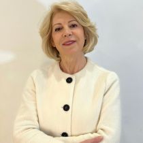 in foto Delia Di Ciocco, autore degli articoli su les nouvelles esthétiques Italia