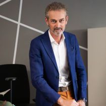 in foto Giovanni Nichetti, autore degli articoli su les nouvelles esthétiques Italia