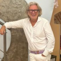 in foto Ivano Burello, autore degli articoli su les nouvelles esthétiques Italia