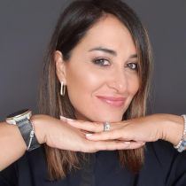 in foto Simona Bisogni, autore degli articoli su les nouvelles esthétiques Italia