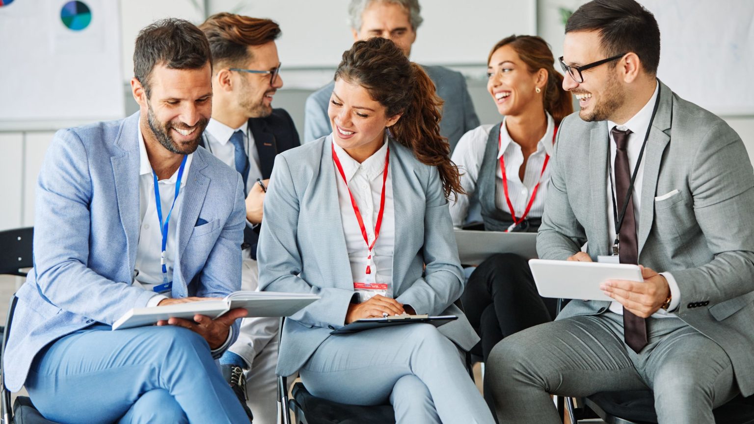 in foto delle persone che stanno seguendo il 42 congresso di scienze estetiche e spa
