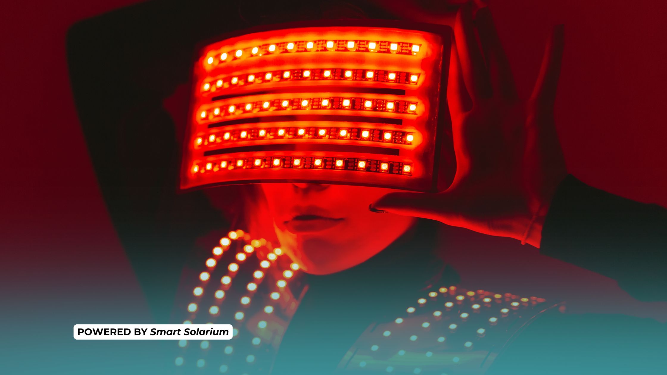 in foto una donna con la tecnologia full led uv